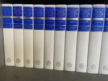Collection Encyclopédie UNIVERSALIS en 18 volumes