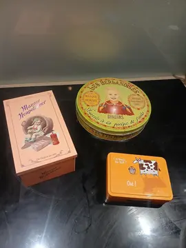 3 boîtes en métal