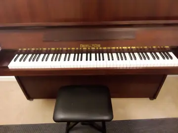 piano droit Fuchs & Mörr