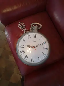 pour déco : pendule murale ( ne fonctionne pas ) '(45cm/35cm)