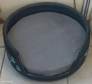 Pneu réel avec coussin pour chien ou chat