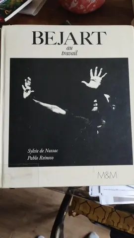 livre sur Béjart la danse