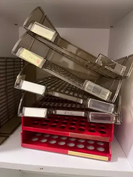 Étagères plastique pour papier