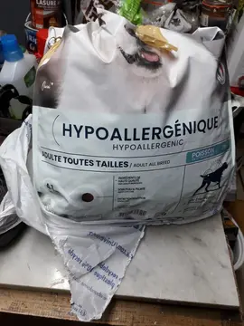 Paquet croquettes ultra Premium hypoallergénique déjà entamé