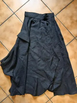 jupes asymétrique noire Taille 34