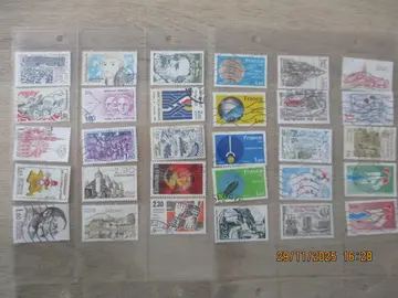 30 timbres oblitérés France 1981 et 1982