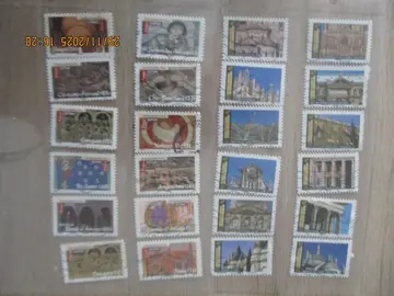 24 timbres oblitérés France - Monumets / églises romanes
