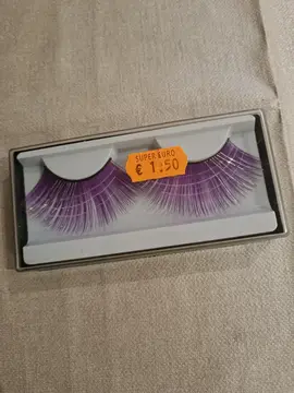 Faux cils violets