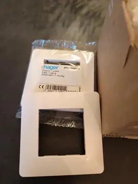 plaque d'interrupteur ou prise Hager