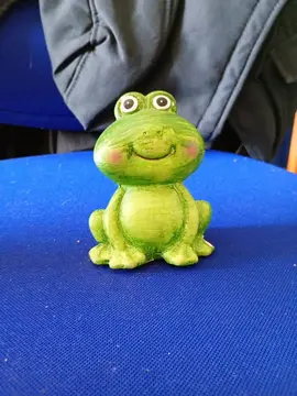 petite statue de grenouille