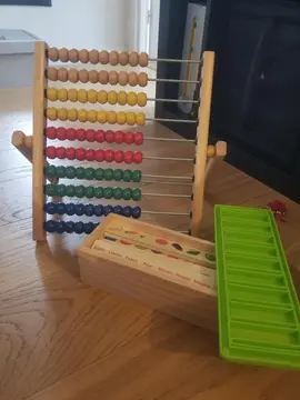 donne boulier et jeux d'associations en bois