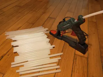 pistolet a colle et recharges