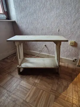 Petite étagère bois pour des plantes par exemple