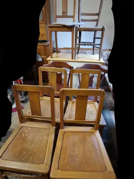 8 chaises dépareillées
