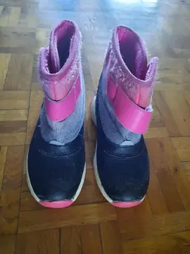 Lot de bottes (T29) et sandales (T30)