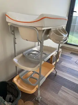 table à langer + baignoire