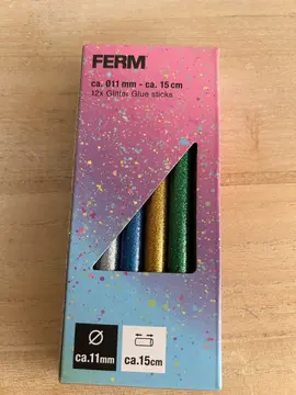 bâton de colle pailletée