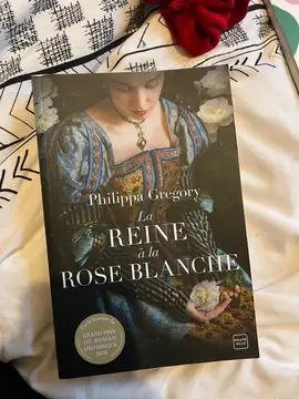 La reine à la rose blanche