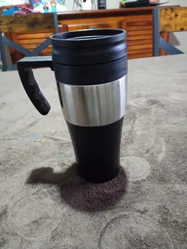 petit thermos avec poignée