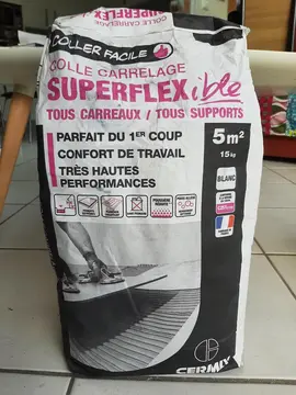 colle et joint pour carrelage