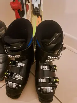 skis 100 et 110 et chaussures 21 et 22