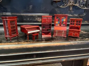 petits meubles pour maison de poupée