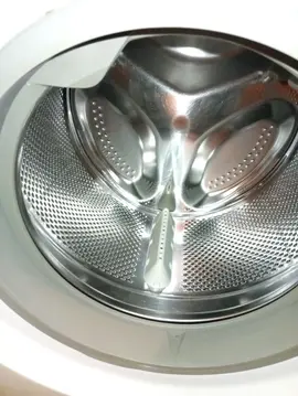 donne machine a laver le linge de marque Indesit 7kg bon état général sauf le roulement de tambourhs