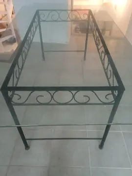 table fer forgé avec plateau en verre