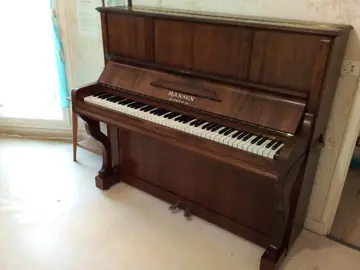 Piano droit en bois