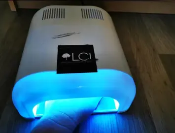 Lampe UV pour manucure semi-permanente