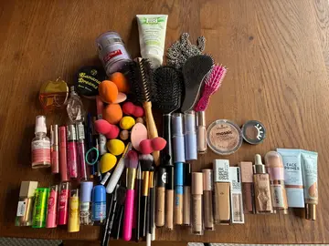 Lot de maquillage déjà utilisé