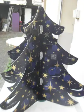 Sapin de Noël en carton 3D
