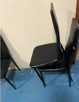 4 chaises noires pieds métal