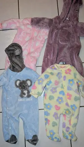 4 Pyjamas bébé 6/9 mois