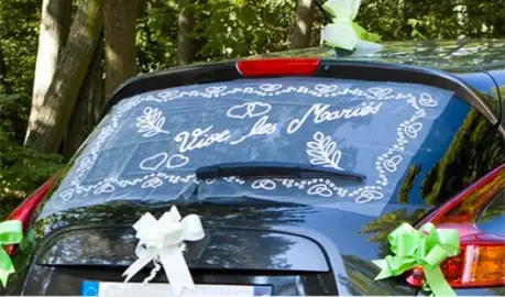 Décoration mariage pour voiture