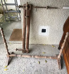 métier ancien : en bois tourné ( à réparer 1 element brisé