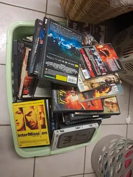 lot de cd et dvd