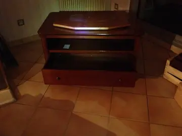 Petite table basse télé pivotante