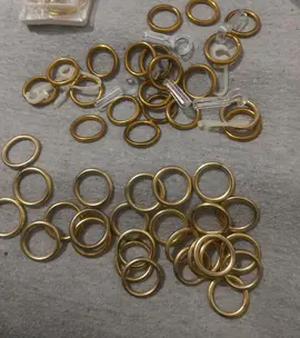 anneaux en métal doré