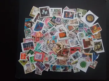 Environ 230 timbres LOT 1