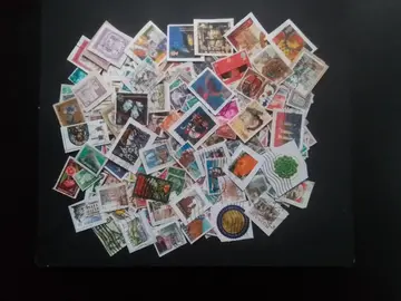 Environ 230 timbres LOT 2