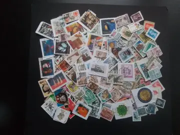 Environ 250 timbres LOT 3