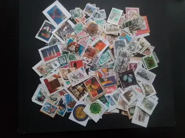 Environ 230 timbres LOT 4
