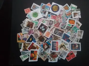 Environ 230 timbres LOT 5