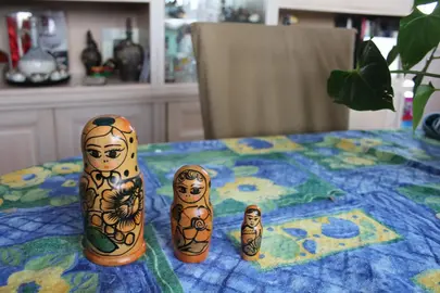 3 petites poupées russes