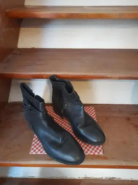 bottines noires Geox T 41