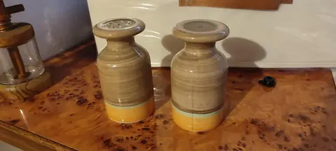 Salière, poivrière et moulin à poivre