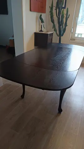 table en bois et 4 chaise