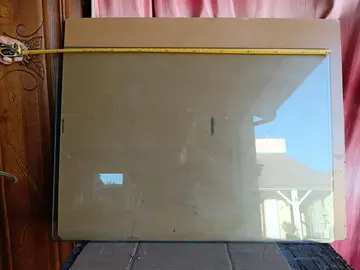 Verre transparent poli aux angles