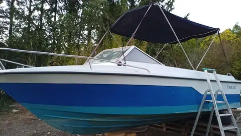 donne bateau hors bord sans moteur ni commande CORMORAN 5,60m